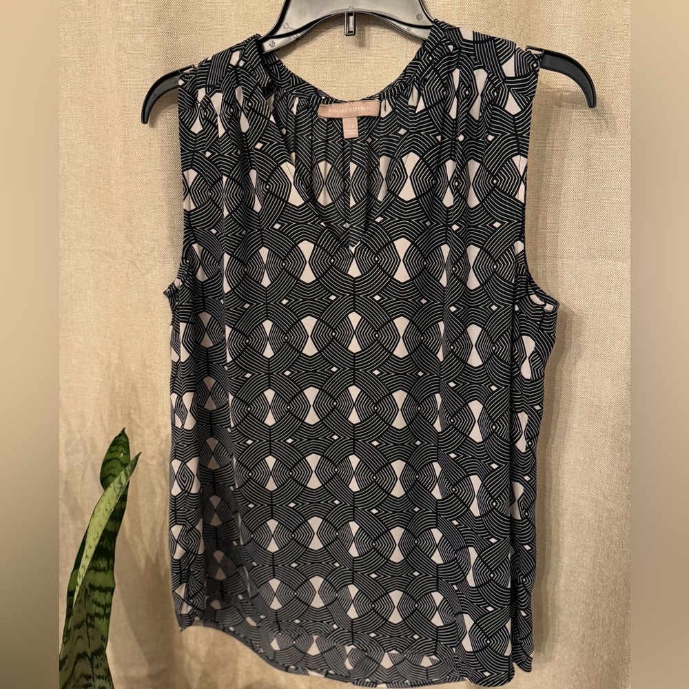 Banana Republic sleeveless blouse Size 12